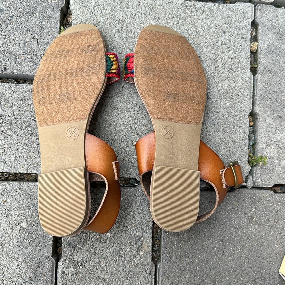 Patterned adjustable sandals - Picture 2 of 2